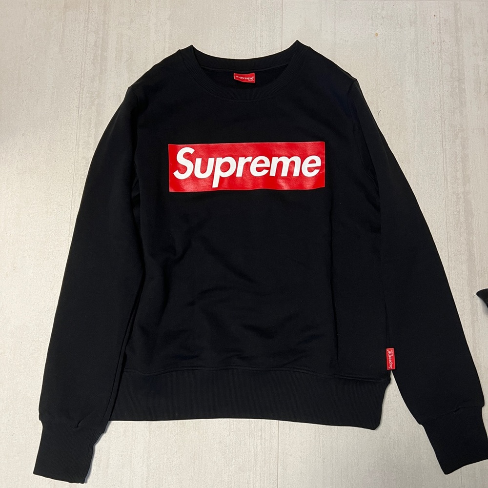 SUPREME SPAIN LIMITED EDITION CREWNECK